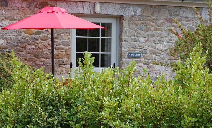 Perfect for families, offering WiFi, access to a shared games room, off road parking, dark skies and equipped with modern amenities. A charming, singl